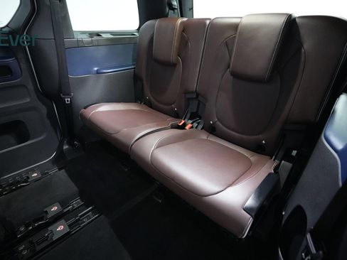 Used 2025 Volkswagen ID. Buzz Pro S RWD image 25