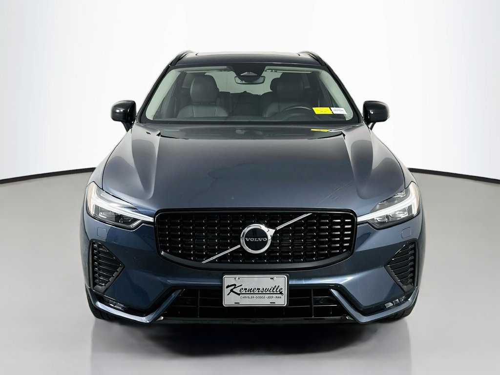 Used 2024 Volvo XC60 B5 Core w/ Climate Package AWD/4WD image 2