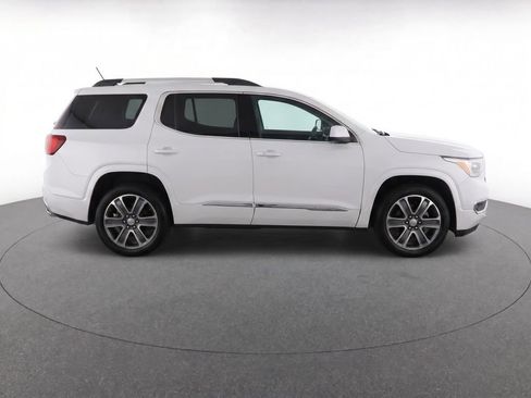 Used 2019 GMC Acadia Denali w/ Technology Package FWD image 8