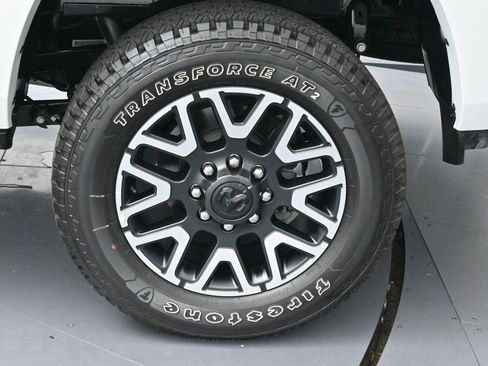 Used 2025 RAM 2500 Limited AWD/4WD image 38