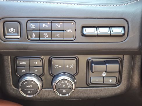 Certified 2023 GMC Yukon Denali Ultimate image 13