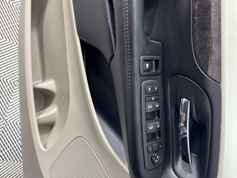 Used 2020 Dodge Grand Caravan SE w/ UConnect Hands-Free Group image 11