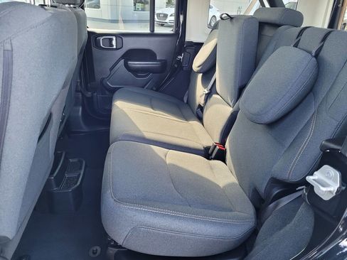 Used 2024 Jeep Wrangler Unlimited image 8
