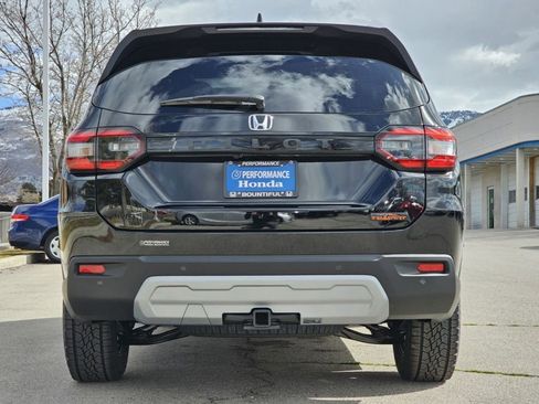 New 2025 Honda Pilot TrailSport image 9