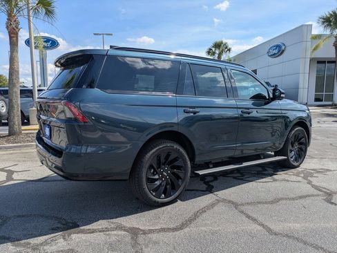 New 2026 Lincoln Navigator Reserve w/ Jet Appearance Package AWD/4WD image 4