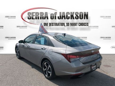 Used 2023 Hyundai Elantra SEL w/ Convenience Package image 7