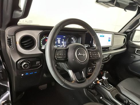 Used 2024 Jeep Wrangler Unlimited w/ Convenience Group AWD/4WD image 16