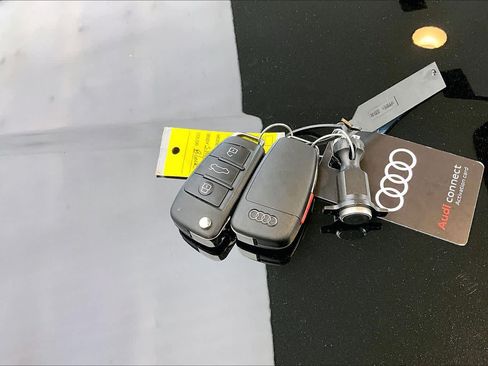 Certified 2025 Audi Q3 2.0T Premium w/ Convenience Package AWD/4WD image 15