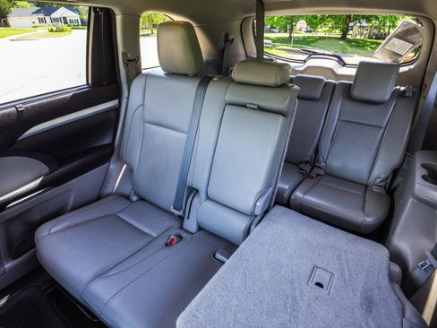 Used 2015 Toyota Highlander XLE AWD/4WD image 15