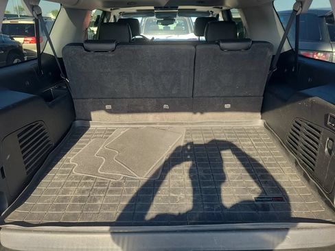 Used 2019 GMC Yukon XL SLT w/ Open Road Package RWD image 12