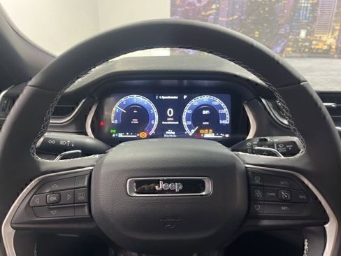 New 2025 Jeep Grand Cherokee Laredo image 11