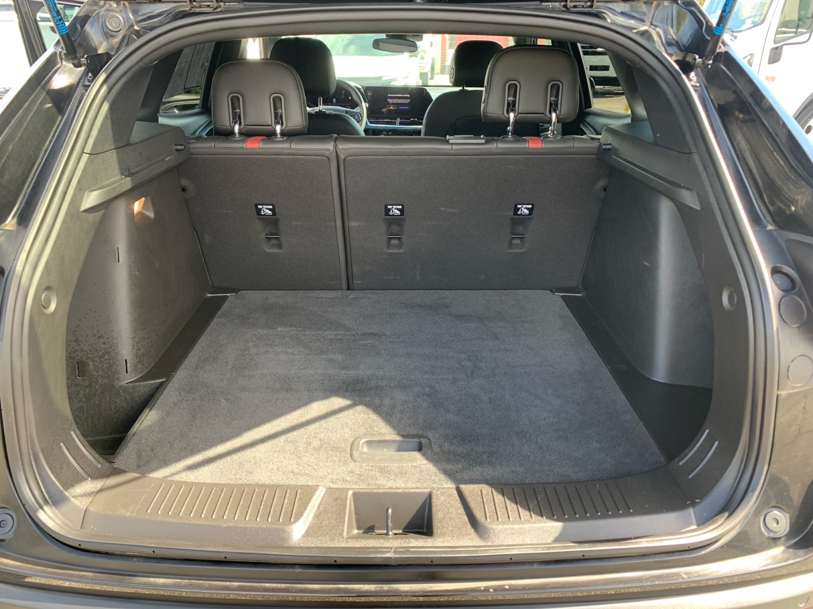 Used 2025 Chevrolet Trax RS w/ Sunroof Package FWD image 16
