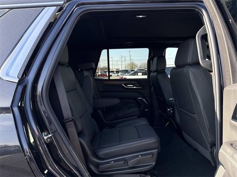 Used 2025 GMC Yukon Denali w/ Sun & Power Step Package image 16