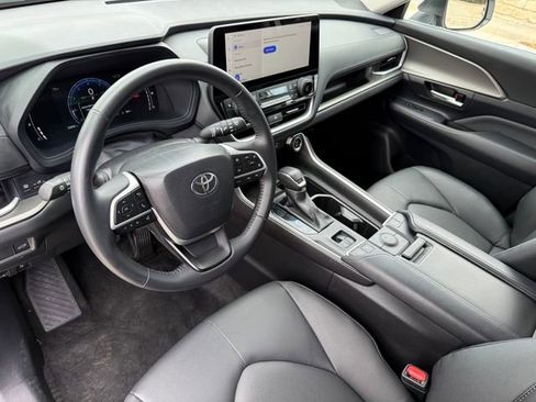 Used 2025 Toyota Grand Highlander FWD image 12