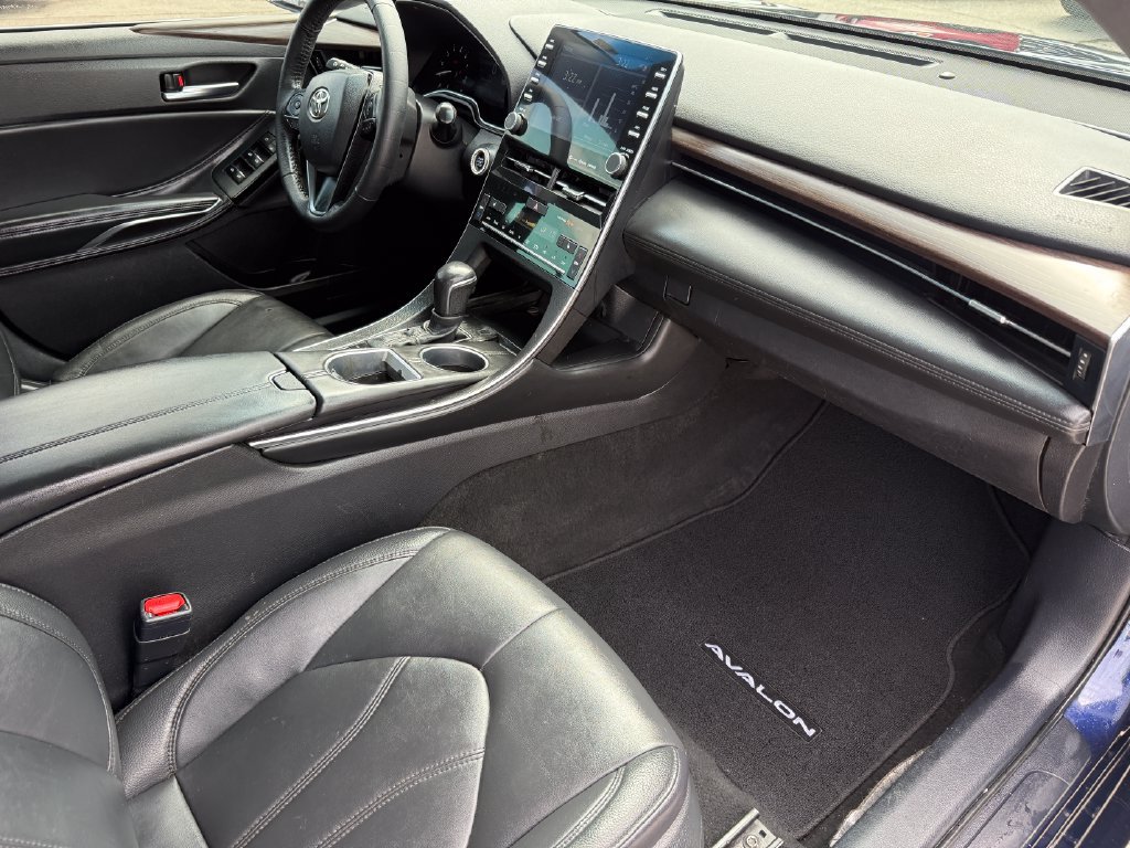 Used 2022 Toyota Avalon XLE FWD image 3