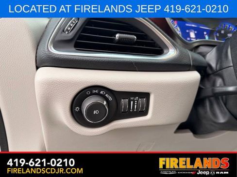 Used 2019 Chrysler Pacifica Limited FWD image 23