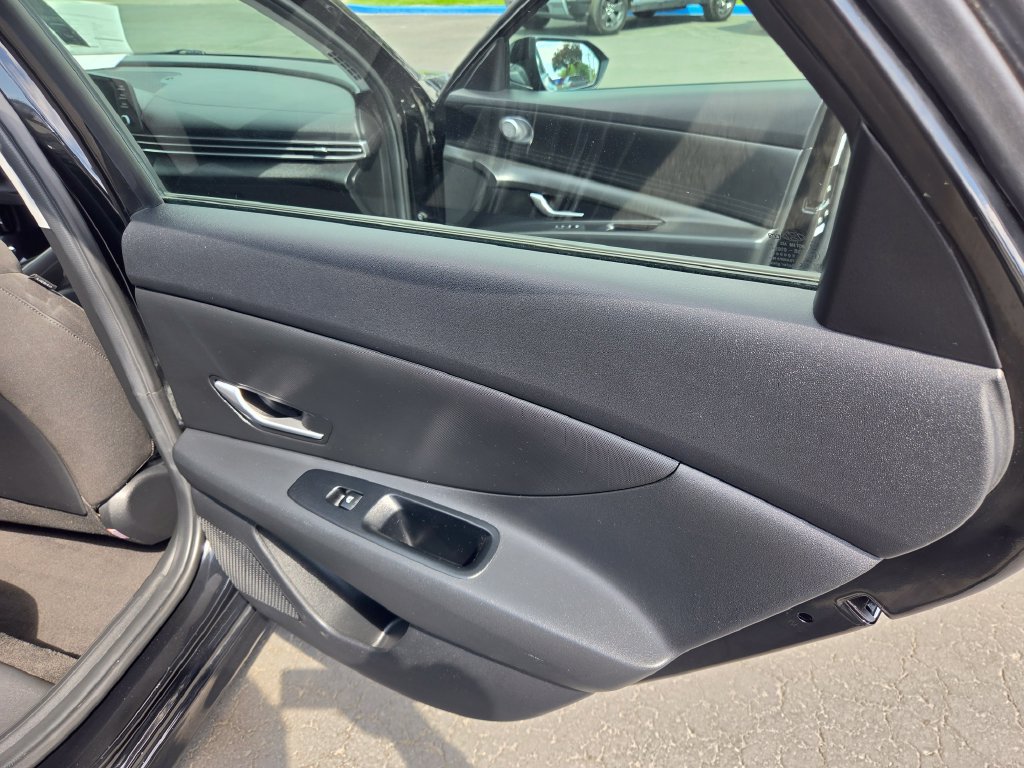 Used 2023 Hyundai Elantra SE FWD image 24
