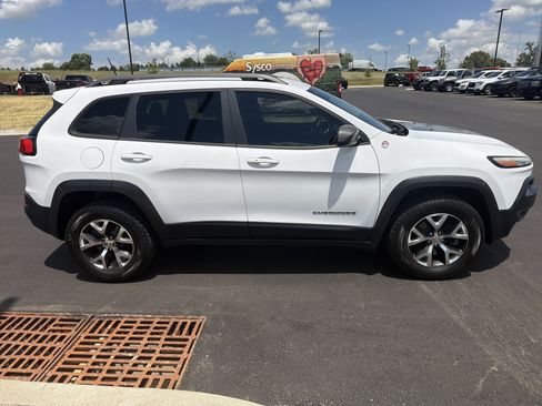 Used 2016 Jeep Cherokee Trailhawk w/ Comfort/Convenience Group AWD/4WD image 7