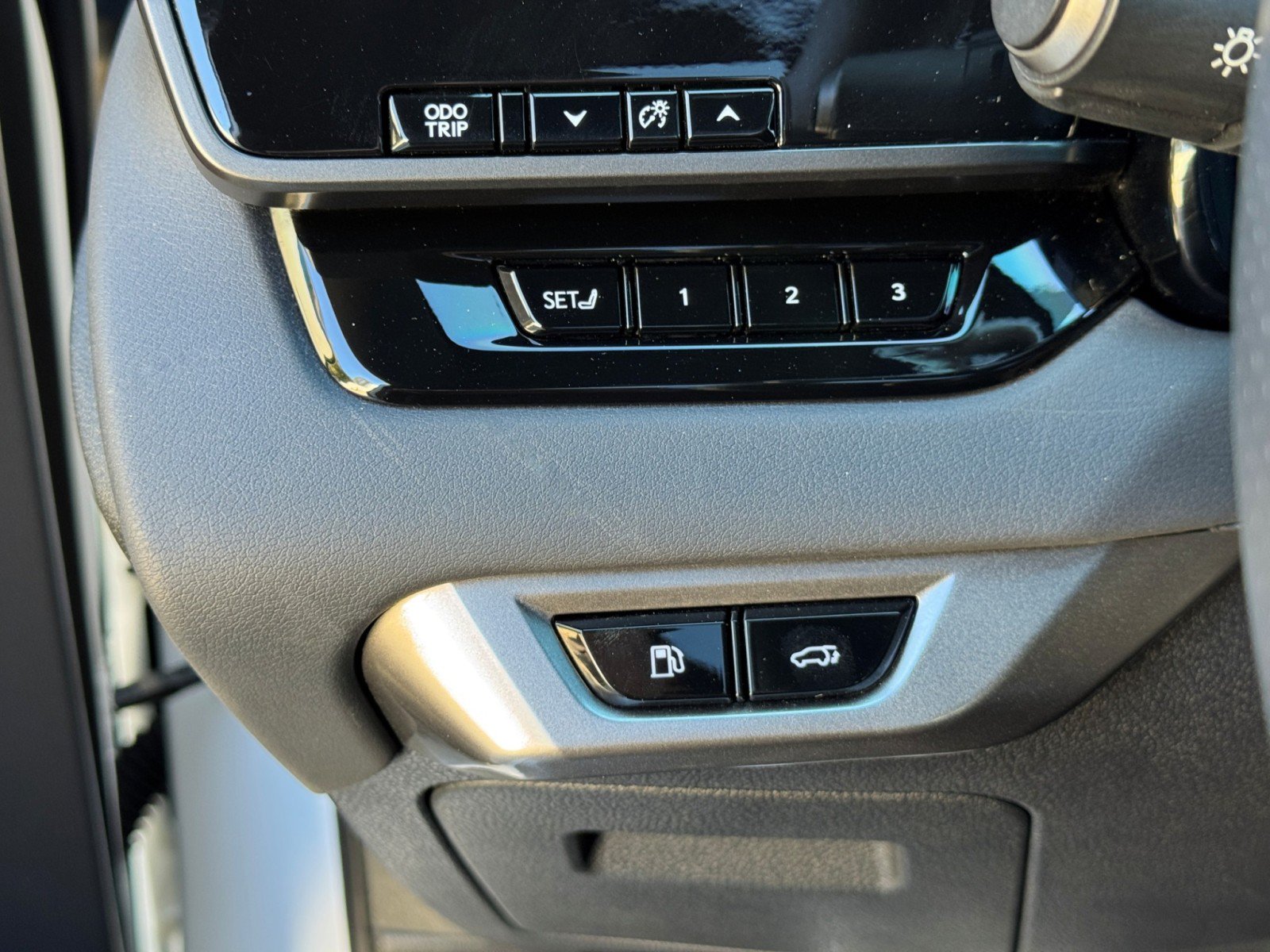 Used 2023 Lexus RX 500h F Sport w/ Cold Area Package AWD/4WD image 18