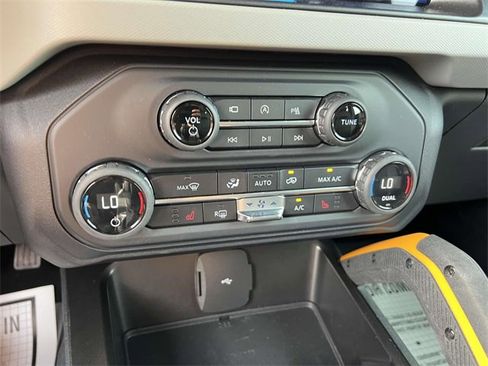 Used 2021 Ford Bronco Badlands image 24