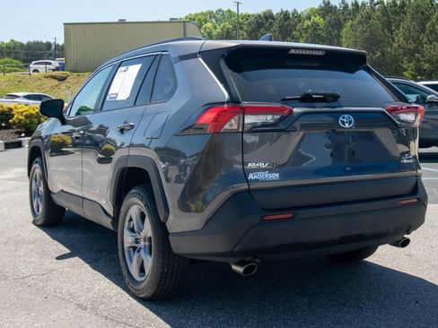 Used 2022 Toyota RAV4 XLE AWD/4WD image 2