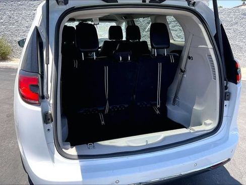 Used 2023 Chrysler Pacifica Touring-L FWD image 34