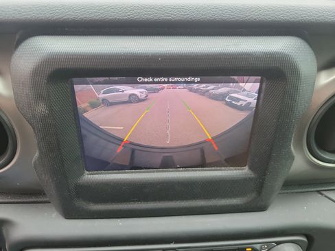 Used 2018 Jeep Wrangler Sport S image 16