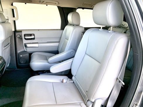 Used 2019 Toyota Sequoia Limited w/ Safety & Convenience Package image 20