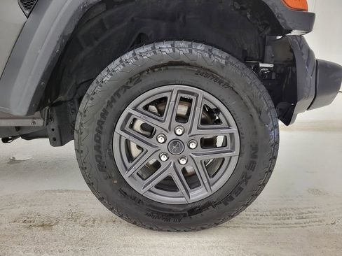 Used 2025 Jeep Wrangler Unlimited Sport AWD/4WD image 6