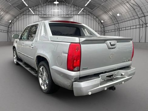Used 2011 Cadillac Escalade EXT Premium image 3