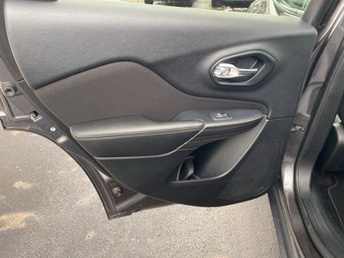 Used 2016 Jeep Cherokee Latitude w/ Cold Weather Group image 48