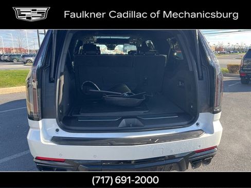 Certified 2025 Cadillac Escalade ESV V image 13