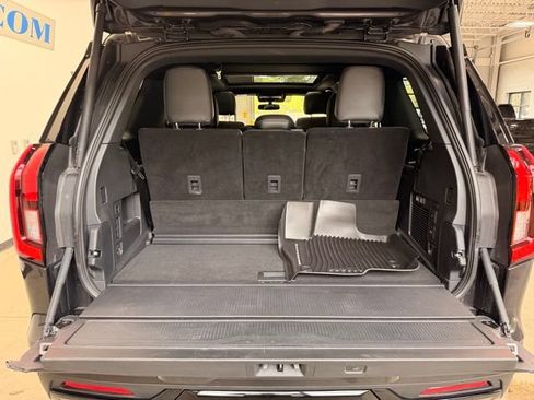 Used 2025 Ford Expedition Platinum w/ Stealth Appearance Package AWD/4WD image 8