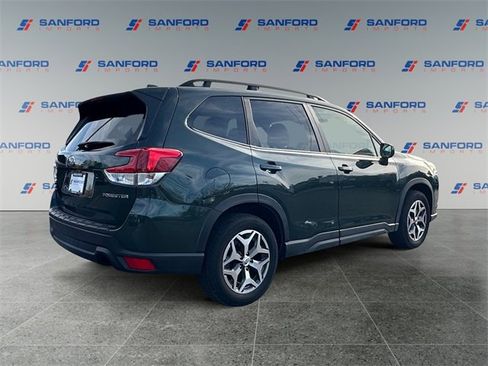 Used 2023 Subaru Forester Premium image 5