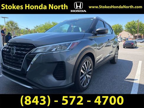 Used 2021 Nissan Kicks SV image 1