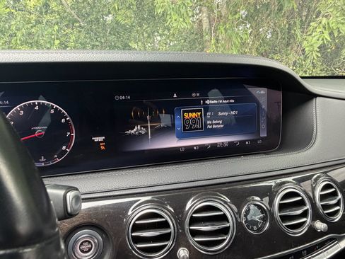 Used 2019 Mercedes-Benz S 560 4MATIC Sedan image 17