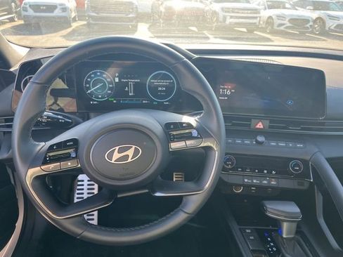 Used 2025 Hyundai Elantra SEL FWD image 21