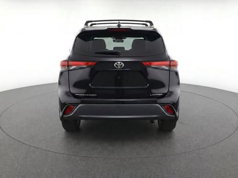 Used 2021 Toyota Highlander Limited FWD image 3