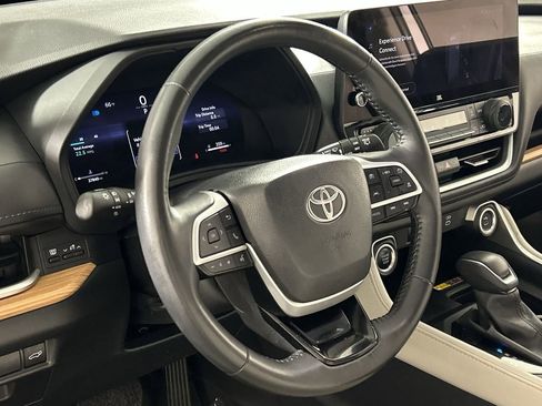 Used 2024 Toyota Grand Highlander Limited image 15
