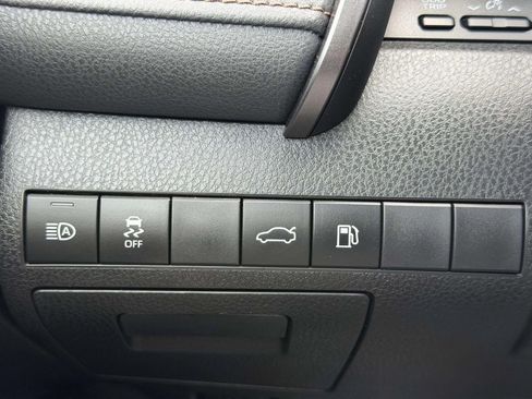 Used 2018 Toyota Camry LE FWD image 32