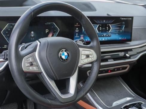 Certified 2025 BMW X7 xDrive40i image 10