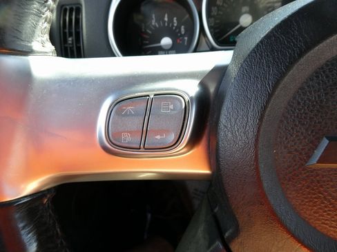 Used 2005 Chevrolet SSR Base 2D Standard Cab w/ Preferred Equipment Group image 33