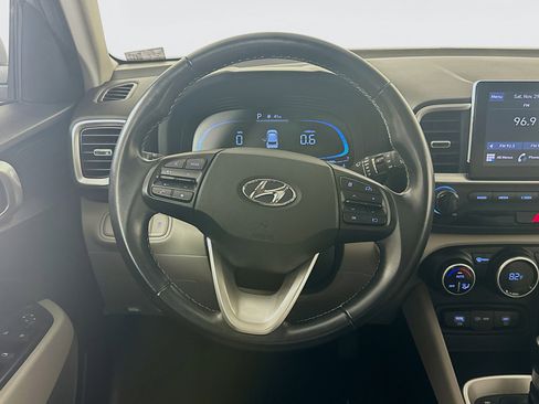 Used 2024 Hyundai Venue SEL image 17