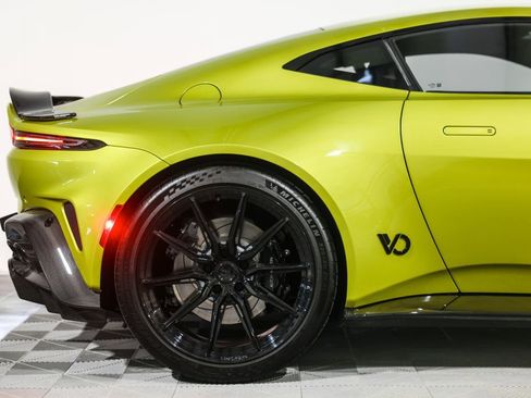 Used 2025 Aston Martin V8 Vantage Coupe RWD image 2