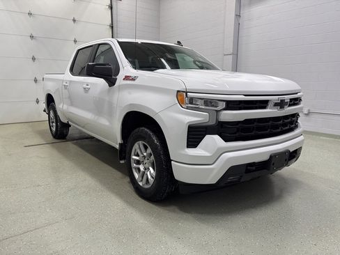 Used 2023 Chevrolet Silverado 1500 RST image 2