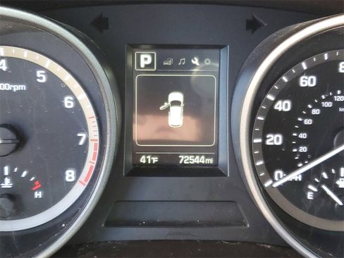 Used 2017 Hyundai Santa Fe Sport image 10