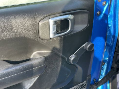 Used 2022 Jeep Wrangler Sport image 29