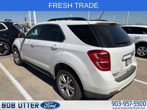 Used 2017 Chevrolet Equinox LT w/ Convenience Package image 4