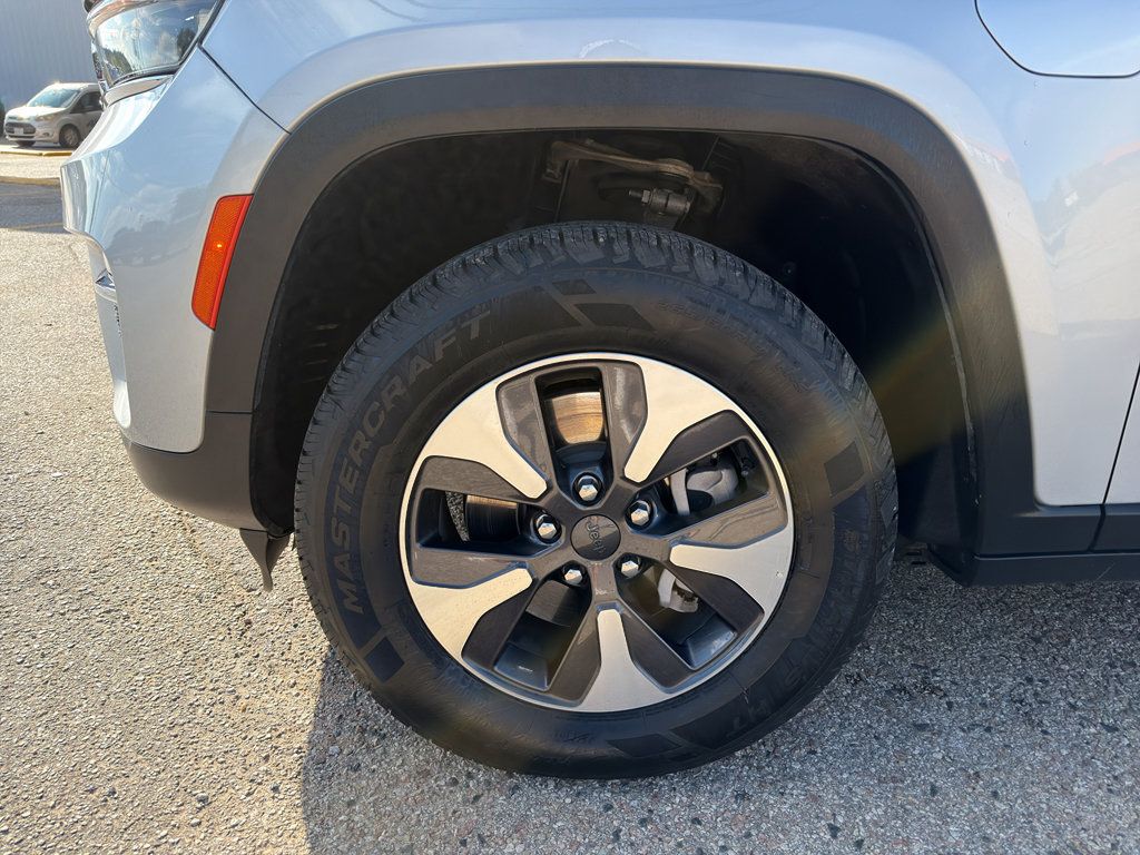 Used 2024 Jeep Grand Cherokee Limited 4xe AWD/4WD image 3