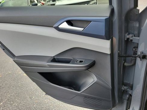 Certified 2024 Volkswagen Taos SE w/ Panoramic Sunroof Package image 16